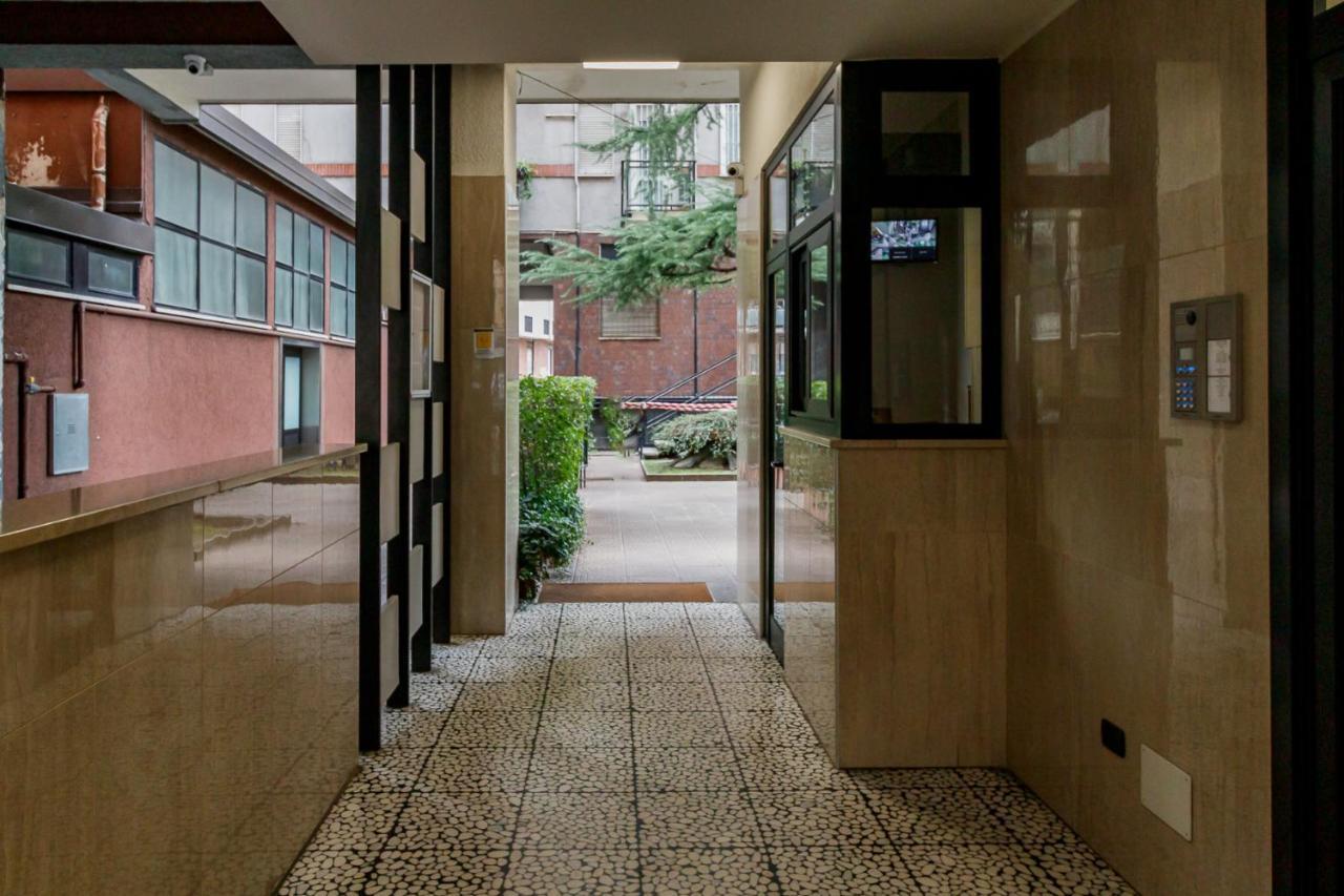 New Close To Metro Station - City Center Apartment